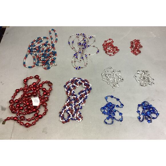 EC Red Garland (Damaged), 2 Other Garlands & 7 Red White Blue Stars Necklaces - Picture 1 of 14